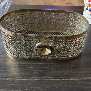 Bathroom basket (brass like)